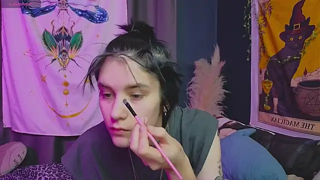 Snapshot of Hyeon_Jin chatting on 01-21-25, 03:54 Hyeon Jin online show from 01-21-25, 03:54