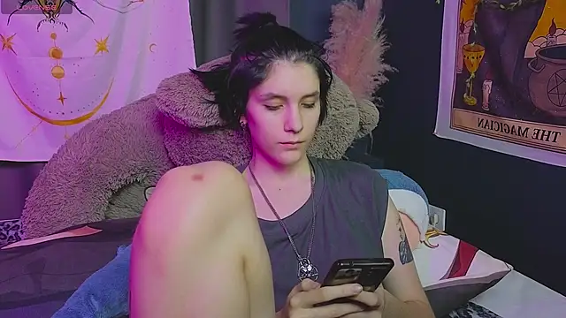 Snapshot of Hyeon_Jin chatting on 01-22-25, 04:44 Hyeon Jin online show from 01-22-25, 04:44