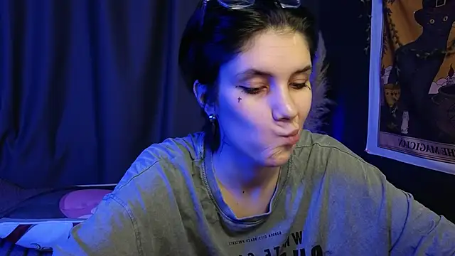 Snapshot of Hyeon_Jin chatting on 01-29-25, 07:36 Hyeon Jin online show from 01-29-25, 07:36