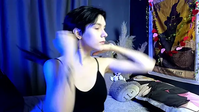 Snapshot of Hyeon_Jin chatting on 02-13-25, 08:55 Hyeon Jin online show from 02-13-25, 08:55