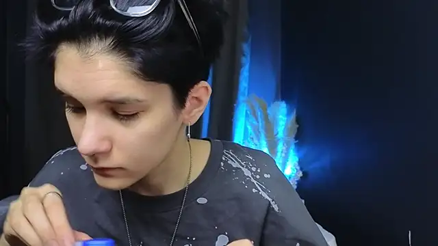 Snapshot of Hyeon_Jin chatting on 03-12-25, 10:48 Hyeon Jin online show from 03-12-25, 10:48