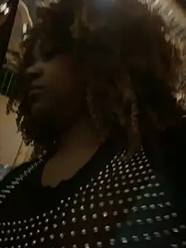 Snapshot of Aliana_Ross chatting on 02-13-25, 12:21 Aliana Ross online show from 02-13-25, 12:21