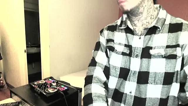 Snapshot of justthetip4209 chatting on 02-18-25, 11:52 justthetip4209 online show from 02-18-25, 11:52