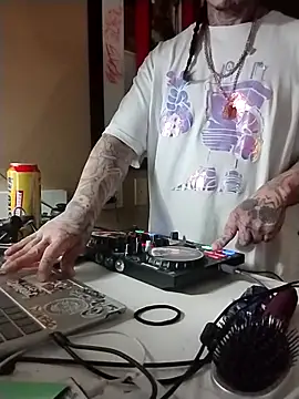 Snapshot of justthetip4209 chatting on 03-18-25, 06:14 justthetip4209 online show from 03-18-25, 06:14