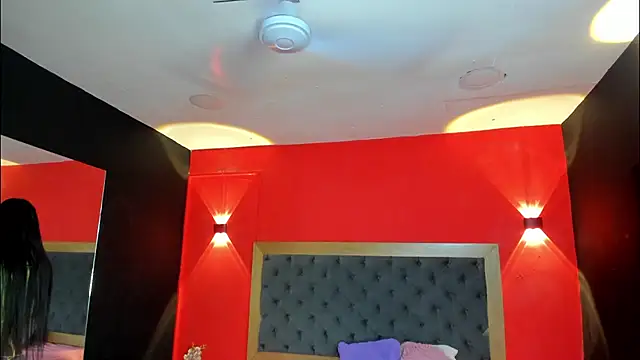 Charlot Vega  online show from 10-29-25, 07:37