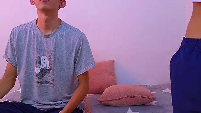 Ana and Leo online show from 02-10-25, 03:21