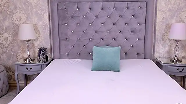 LexiRiley online show from 10-28-25, 06:28