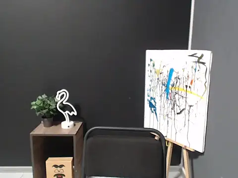 Snapshot of mini_girly chatting on 01-14-25, 01:38 mini girly online show from 01-14-25, 01:38