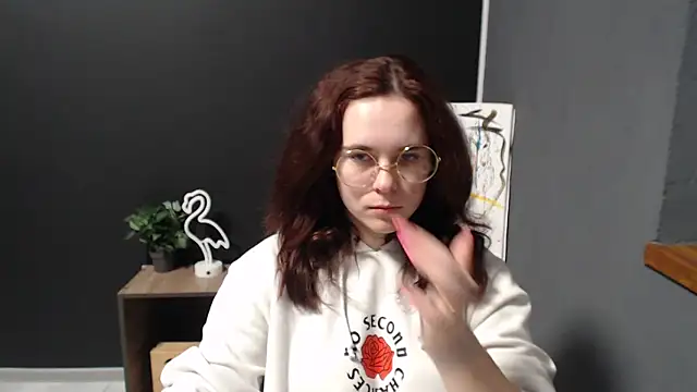 Snapshot of mini_girly chatting on 02-04-25, 01:16 mini girly online show from 02-04-25, 01:16