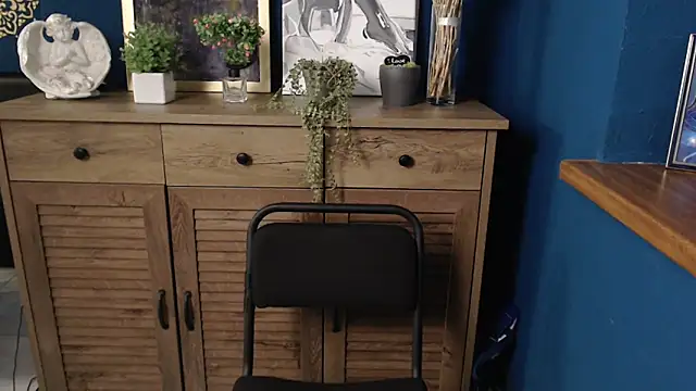 Snapshot of mini_girly chatting on 09-11-25, 01:00 mini girly online show from 09-11-25, 01:00