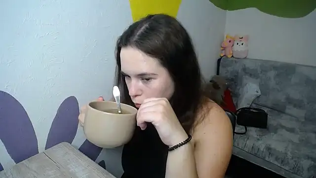 Snapshot of mini_girly chatting on 09-22-25, 12:18 mini girly online show from 09-22-25, 12:18