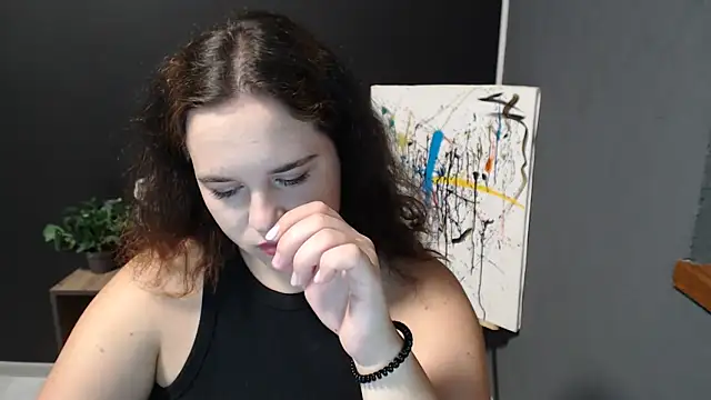 Snapshot of mini_girly chatting on 09-25-25, 12:31 mini girly online show from 09-25-25, 12:31