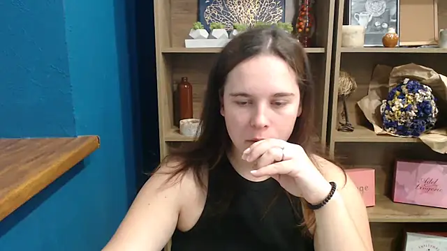 Snapshot of mini_girly chatting on 09-29-25, 05:56 mini girly online show from 09-29-25, 05:56