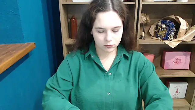 Snapshot of mini_girly chatting on 10-14-25, 01:01 mini girly online show from 10-14-25, 01:01