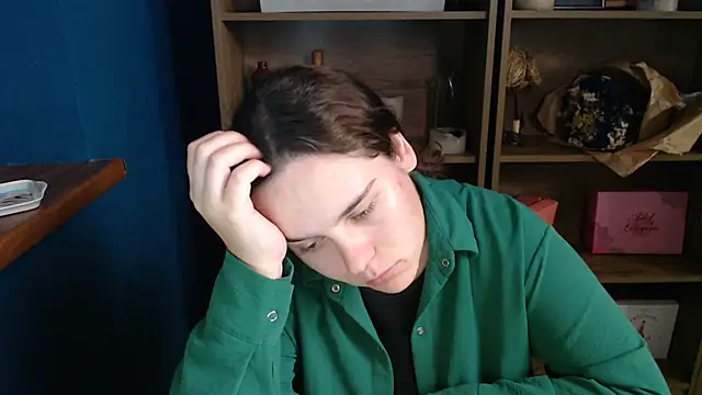 Snapshot of mini_girly chatting on 10-19-25, 03:34 mini girly online show from 10-19-25, 03:34