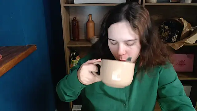 Snapshot of mini_girly chatting on 10-20-25, 11:21 mini girly online show from 10-20-25, 11:21