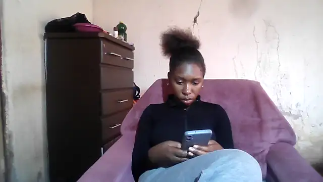 Snapshot of Hotdaily04 chatting on 09-23-25, 07:11 Hotdaily04 online show from 09-23-25, 07:11