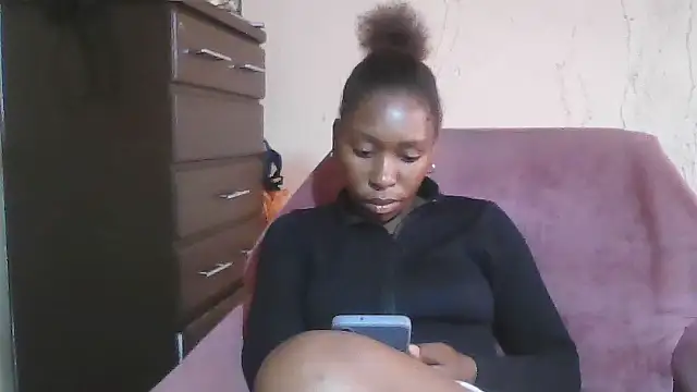 Snapshot of Hotdaily04 chatting on 09-24-25, 07:33 Hotdaily04 online show from 09-24-25, 07:33