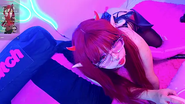 Snapshot of LaytonBox chatting on 03-18-25, 04:04 LaytonBox online show from 03-18-25, 04:04