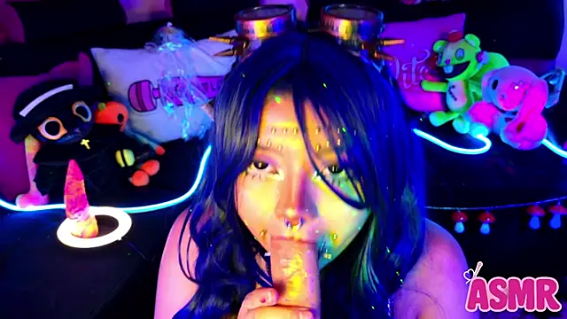 LaytonBox online show from 10-25-25, 02:24