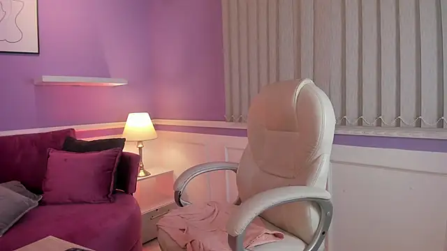 Snapshot of Emma_Walkerr_ chatting on 02-08-25, 10:08 Emma Walkerr online show from 02-08-25, 10:08