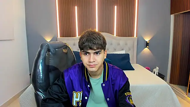 Tommy18   online show from 11-18-25, 03:23