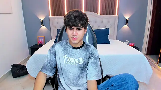 Tommy18   online show from 04-08-26, 03:50