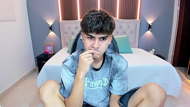 Tommy18   online show from 04-18-26, 03:32