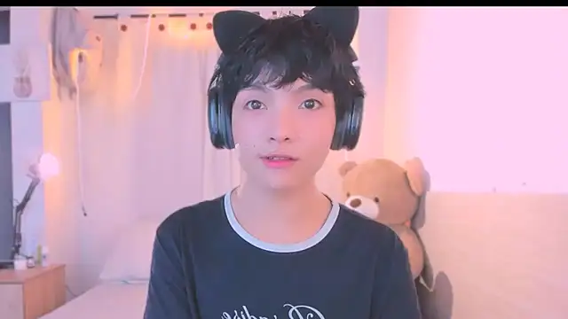 AllanYong18 online show from 10-16-25, 07:09