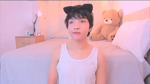 AllanYong18 online show from 10-27-25, 02:43