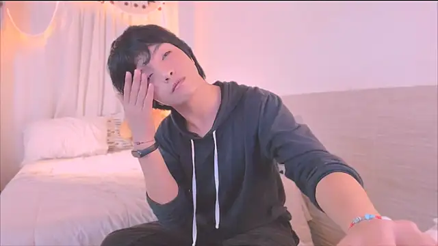 AllanYong18 online show from 11-25-25, 05:40