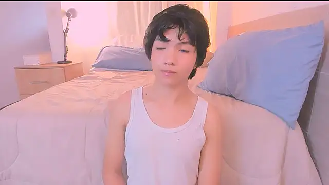 AllanYong18 online show from 12-05-25, 12:14