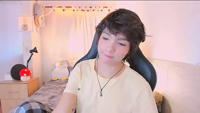 AllanYong18 online show from 04-25-26, 01:41