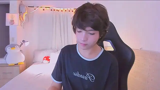AllanYong18 online show from 07-14-26, 06:40