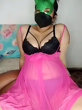 Snapshot of Queen_princes chatting on 10-18-25, 04:15 Queen princes online show from 10-18-25, 04:15