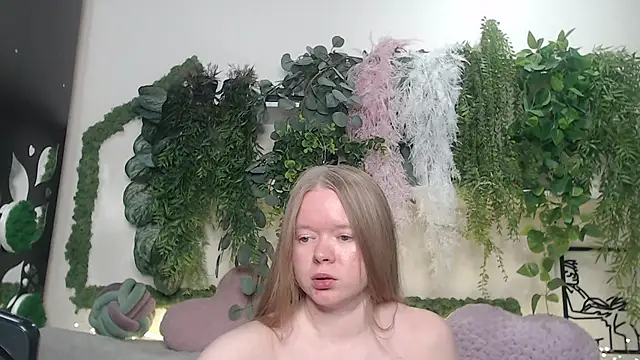 Snapshot of scyrim2 chatting on 02-18-25, 01:33 scyrim2 online show from 02-18-25, 01:33