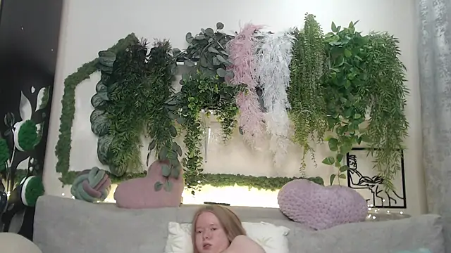 Snapshot of scyrim2 chatting on 02-18-25, 04:37 scyrim2 online show from 02-18-25, 04:37