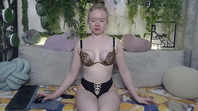 Snapshot of scyrim2 chatting on 02-20-25, 01:19 scyrim2 online show from 02-20-25, 01:19