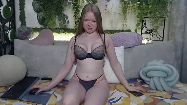 Snapshot of scyrim2 chatting on 02-27-25, 04:43 scyrim2 online show from 02-27-25, 04:43