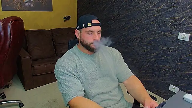 Snapshot of AdamJamesonn chatting on 06-22-26, 04:53 AdamJamesonn online show from 06-22-26, 04:53