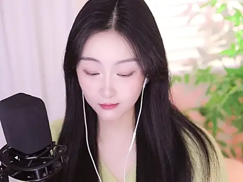 Snapshot of Muzi-sing chatting on 01-11-25, 03:52 Muzi-sing online show from 01-11-25, 03:52