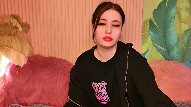 EmmaLawrens online show from 05-02-26, 05:23