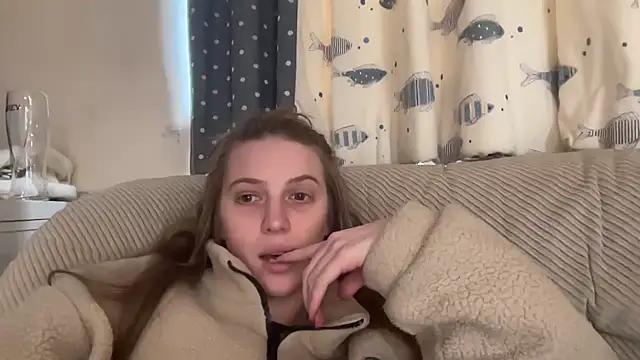 Snapshot of Ella-82 chatting on 02-06-25, 04:25 Ella-82 online show from 02-06-25, 04:25