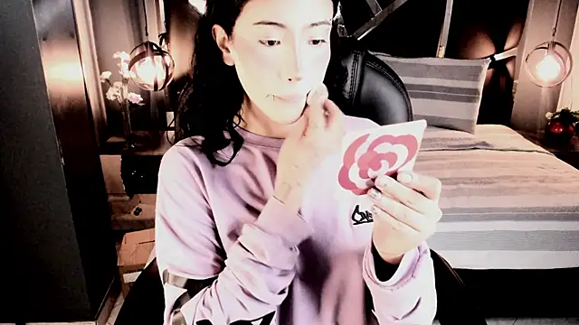 Snapshot of vaiolethsan__ chatting on 12-20-25, 08:05 vaiolethsan online show from 12-20-25, 08:05