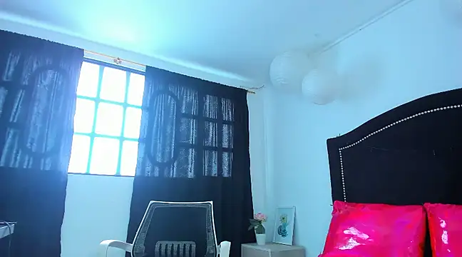 Snapshot of Cleo_Hott chatting on 02-04-25, 06:38 Cleo Hott online show from 02-04-25, 06:38