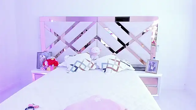 trissha xk1 online show from 04-21-26, 01:17