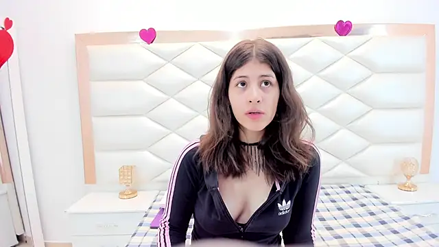 Snapshot of MiaQueen021 chatting on 02-13-25, 03:35 MiaQueen021 online show from 02-13-25, 03:35