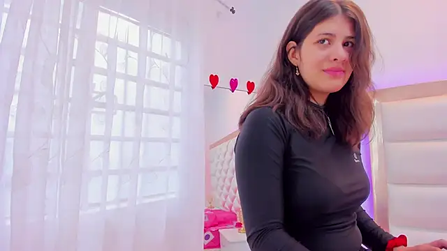 Snapshot of MiaQueen021 chatting on 03-07-25, 12:34 MiaQueen021 online show from 03-07-25, 12:34