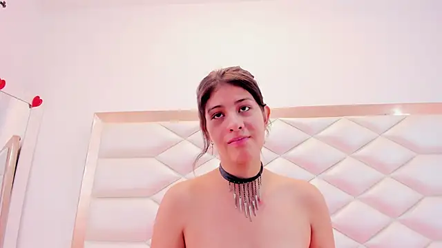 Snapshot of MiaQueen021 chatting on 03-12-25, 03:29 MiaQueen021 online show from 03-12-25, 03:29