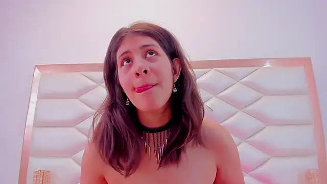 Snapshot of MiaQueen021 chatting on 03-13-25, 03:39 MiaQueen021 online show from 03-13-25, 03:39